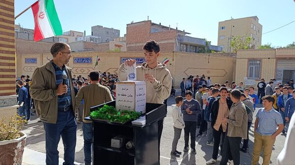 جشن عاطفه‌ها در مدرسه شریعتی اسکو
