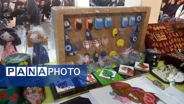 برپایی نمایشگاه به‌مناسبت هفته پژوهش در مدرسه کمایی‌مقدم یاسوج