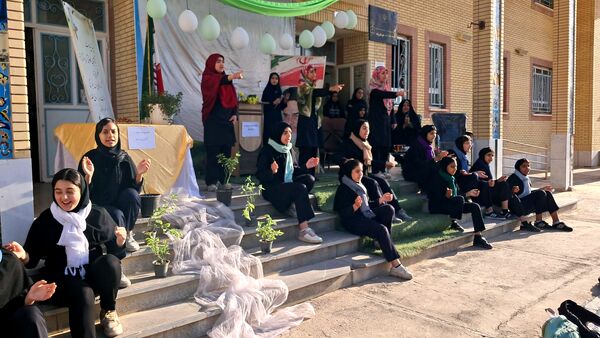 جشن میلاد حضرت زینب در دبیرستان حضرت زینب 