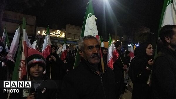 نیشابوری ها از پیر تا کودک در اجتماعات خیابانی