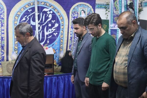 برگزاری باشکوه هشتمین محفل ویژه قرآنی «رواق» با محوریت ترویج جلسات خانگی قرآن کریم در شهرستان فلارد