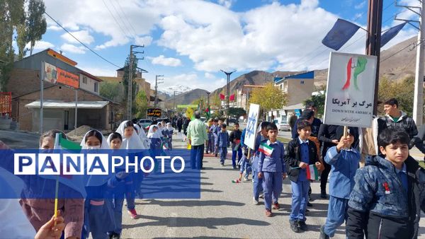 راهپیمایی یوم الله ۱۳ آبان در بلده مازندران