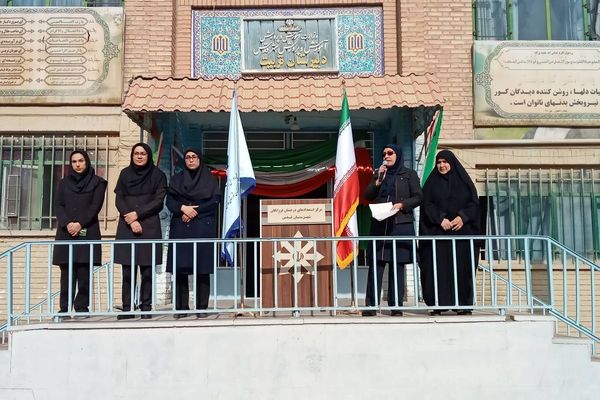 حضور‌ آتش نشانان شهر قدس در دبیرستان فرزانگان