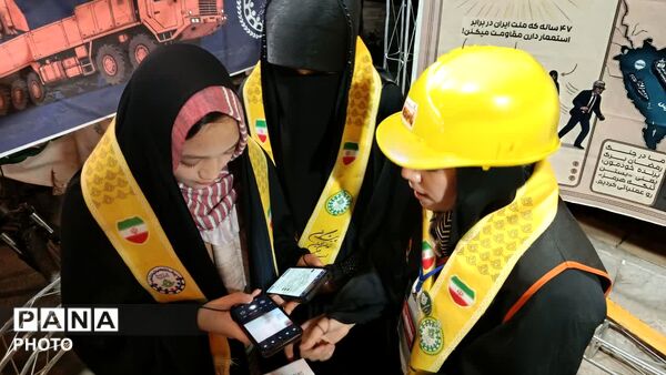بازدید مشاور وزیر در امور تشکل‌های دانش‌آموزی از موکب «باانرژی ها» در قم