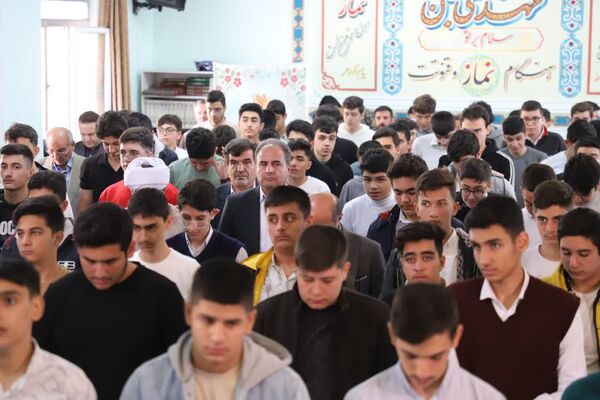 آیین نواخته شدن زنگ نماز در مدارس آذربایجان شرقی با حضور معاون آموزش متوسطه وزارت آموزش و پرورش