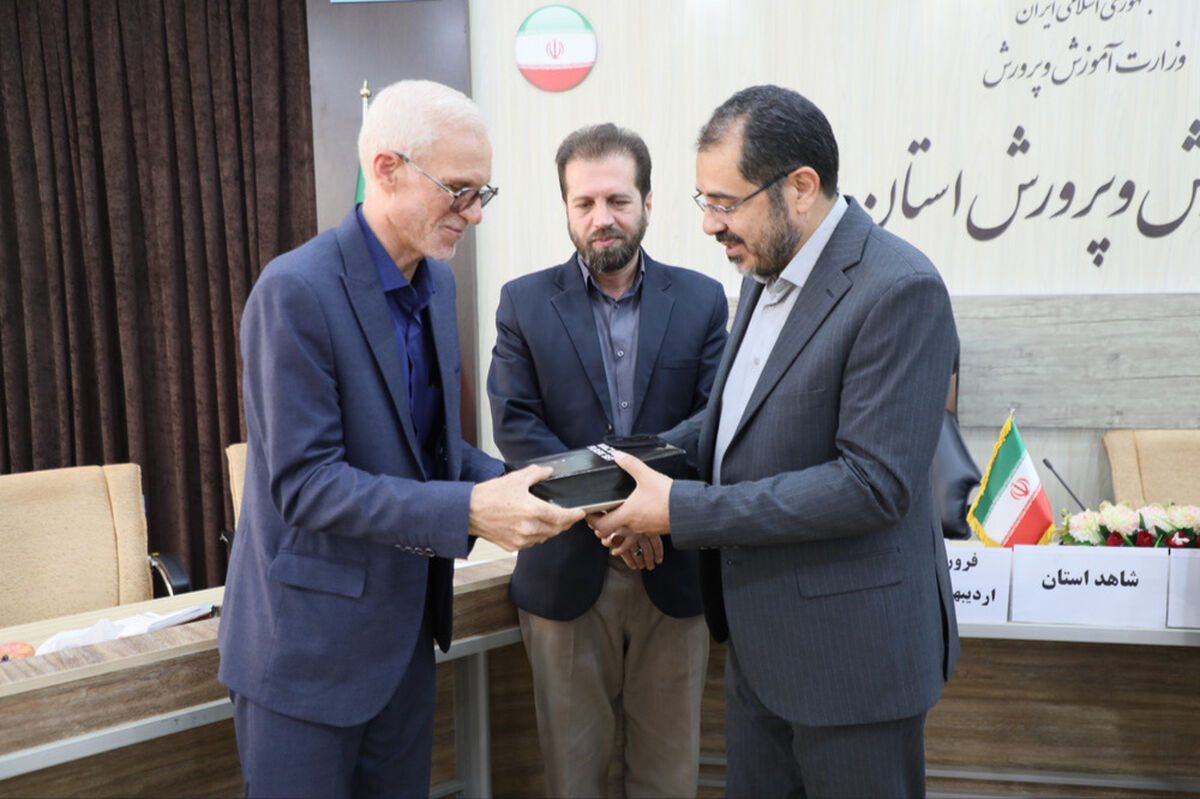 تقدیر از راهبران قرآنی مدارس شاهد ابتدایی استان همدان