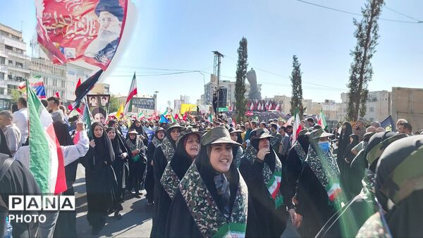 تهران در میان غرش ۳۱۳ هزار جان فدای بسیج سپاه محمد رسول‌الله