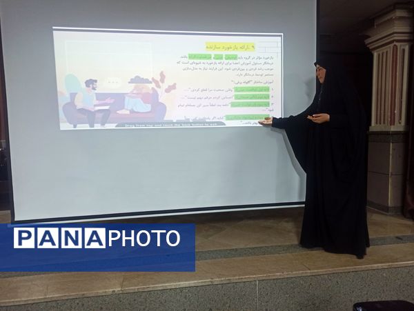 نخستین جلسه انجمن اولیا و مربیان دبیرستان دخترانه ۱۳ آبان در هفته سلامت و روان