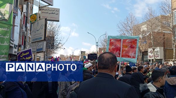 راهپیمایی ۲۲بهمن در شهرستان کاشمر با حضور پر رنگ مردم برگزار شد 
