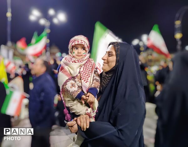 میدان خالی نمیشود 
