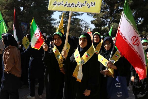 نقش آفرینی جدید نسل Z در مراسم 13 آبان از نگاه تصویر