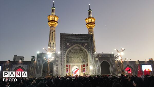 مراسم تشییع پیکر مطهر رهبر معظم انقلاب در جوار ملکوتی حرم امام رضا (ع)