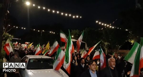حضور مردم کرج در پنجاه و هفتمین شب بیعت با رهبری 