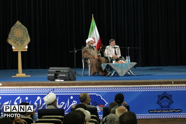 میزبانی میبد از طنزپردازان یزدی در شبی سرشار از لبخند