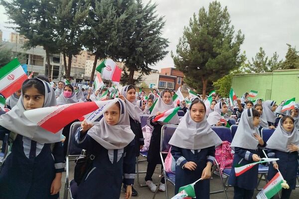 نوروز دانش با حضور دانش آموزان و مسئولان منطقه پردیس 