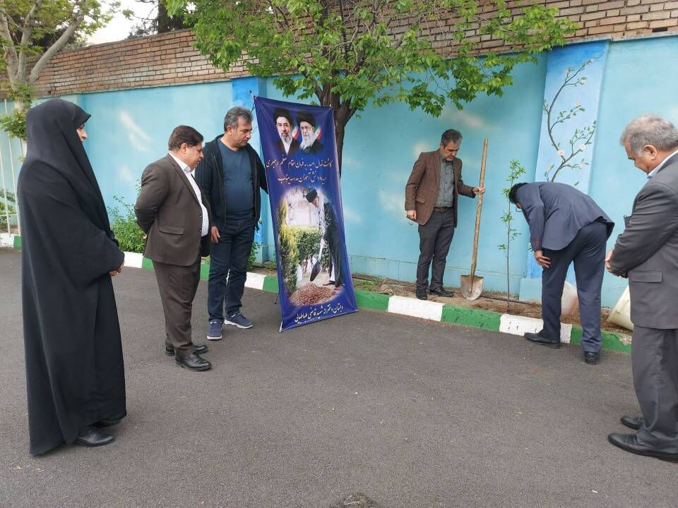 درختکاری، یادمان نسل‌های ایثار و فداکاری است