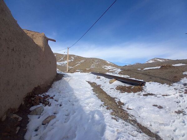بارش برف زمستانی در روستا بتو 