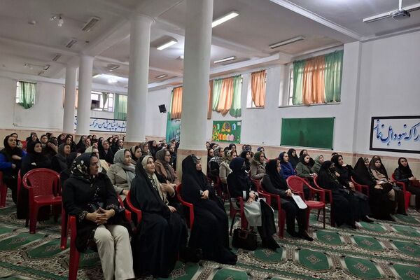 جلسه آموزش سوادرسانه‌ای در دبیرستان ولیعصر ناحیه یک شهرری