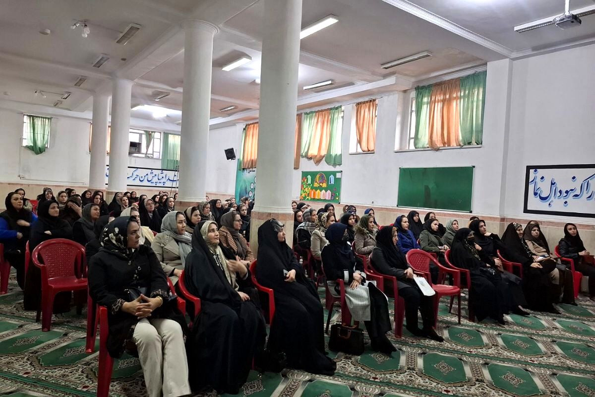 جلسه آموزش سوادرسانه‌ای در دبیرستان ولیعصر ناحیه یک شهرری