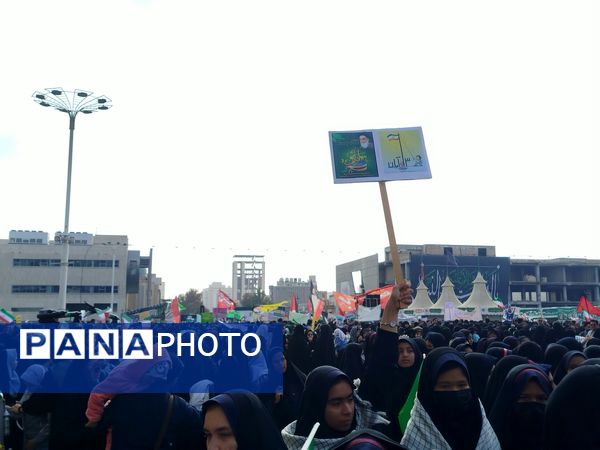 خروش ۱۳ آبان در مشهد؛ دانش‌آموزان، نماد ایستادگی