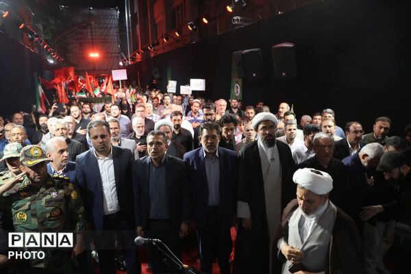 گردهمایی مردم همدان در پاسداشت مقام رهبر شهید انقلاب در رواق کشوردوست