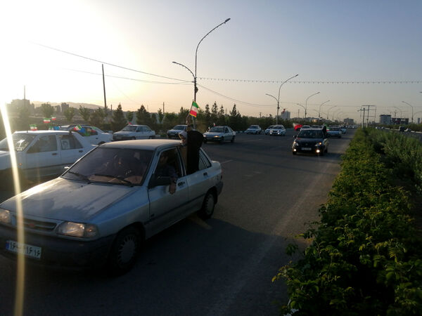 شادی مردم قم از حمله سپاه به مراکز رژیم صهیونیستی 