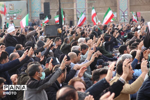 برپایی باشکوه نماز عید فطر در یزد