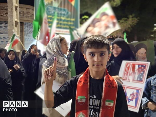 شامگاه دوازده فروردین؛شبی که طنین قدم های مردم رشتخوار،شهر را بیدار کرد