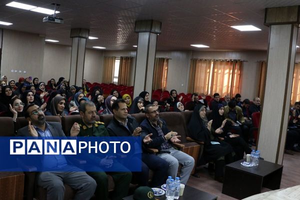 مسیر معلمی گامی در ارتقای مهارت‌های حرفه‌ای فرهنگیان ملارد