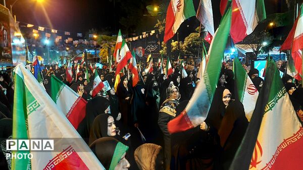 تا آخرین قطره خونمان از ایران دفاع می‌کنیم