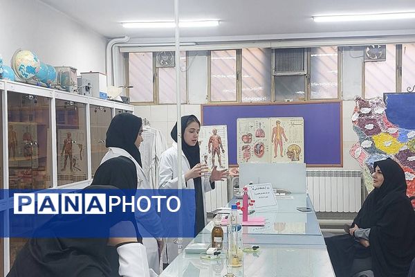 روز آزمایشگاه در دبیرستان شاهد ندای فاطمه (س) ناحیه دو شهرری 
