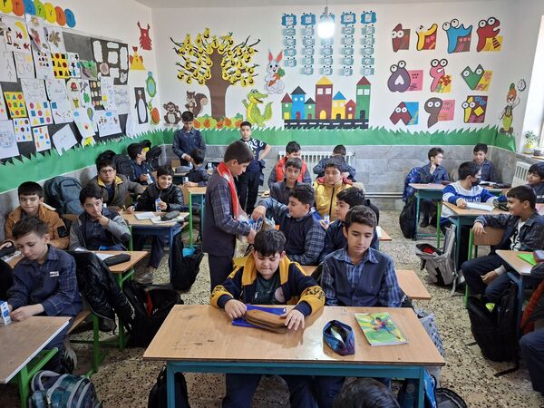 اولین توزیع شیر رایگان در مدارس ابتدایی شهرستان فاروج 