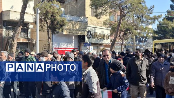 خروش مردم دامغان در راهپیمایی ۲۲ بهمن