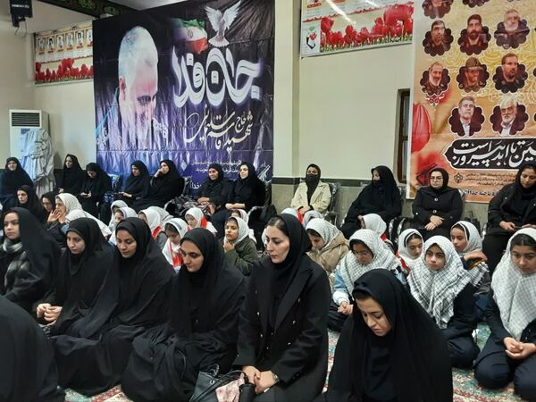 حضور پرشور دانش‌آموزان خدا‌آفرین در نماز عبادی ـ سیاسی جمعه