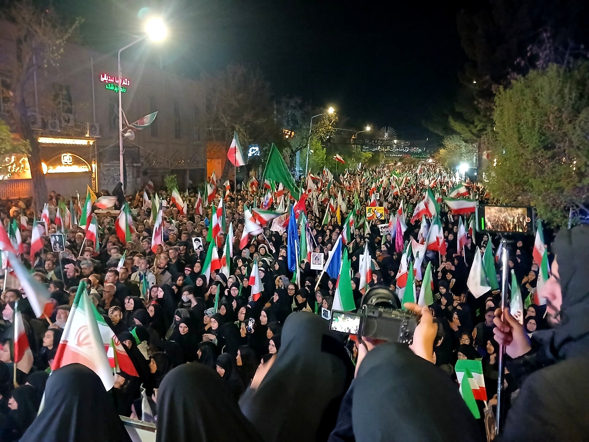 حال و هوای اندوه در حسینیه امام خمینی با حضور شهید رضا روزگرد 