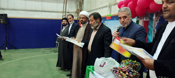 ضیافت افطاری و محفل دانش‌آموزی انس با قرآن کریم در سالن ورزشی عفاف شهر جعفریه قم