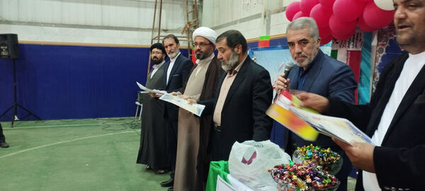ضیافت افطاری و محفل دانش‌آموزی انس با قرآن کریم در سالن ورزشی عفاف شهر جعفریه قم