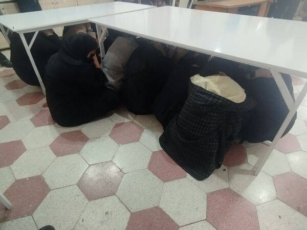 بیست‌و هفتمین مانور سراسری زلزله و ایمنی در مدرسه  هدف شهید شهیدی خلیل اباد 