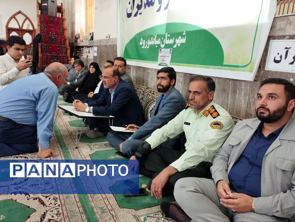 برپایی میز خدمت به‌مناسبت هفته دولت در میاندورود 