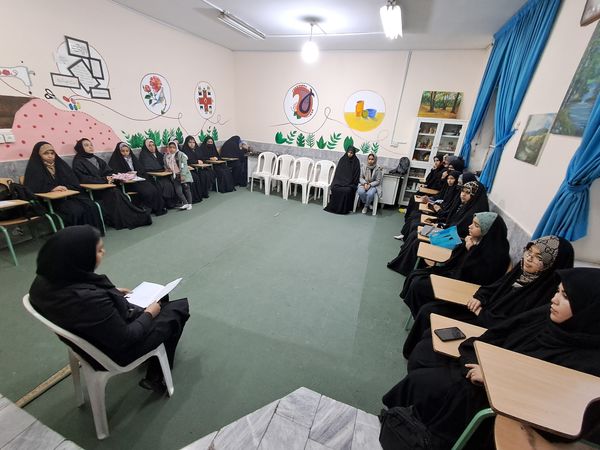 دورهمی دانش‌آموزان انجمن کانون امید انقلاب ناحیه پنج 