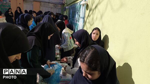 بازارچه کارآفرینی دانش آموزی  در دبیرستان صالحین نیشابور 
