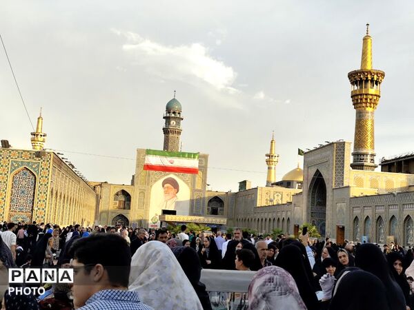 تجلیِ عشق و وفاداری؛ تلاطمِ جمعیت در میثاق با امام رضا (ع)