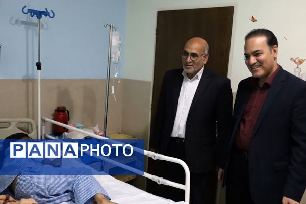 عیادت مدیرکل آموزش و پرورش استان از دانش‌آموزان بستری در بخش آنکولوژی و خون بیمارستان شهید صدوقی 