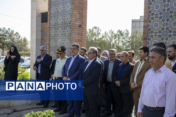 استاندار مرکزی در محلات؛ تجدید میثاق با شهدا و افتتاح ۸۳۴ میلیارد ریال پروژه عمرانی در هفته دولت