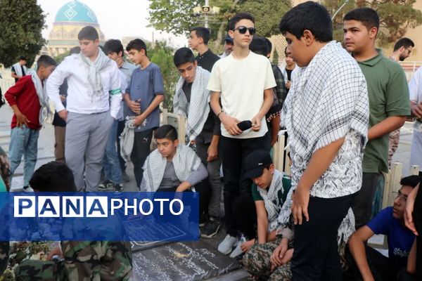 پویندگان پسر دوره ولایت (ایرانیوم ) در گلستان شهدای اصفهان 