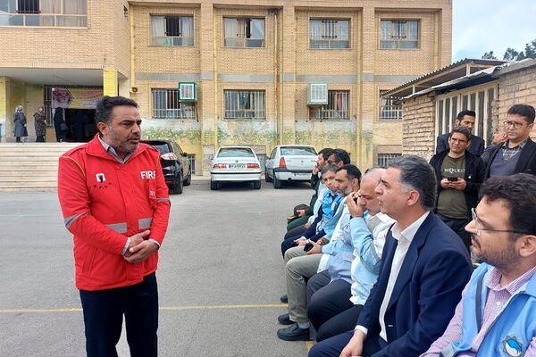 مانور سراسری زلزله در مدارس کهریزک و باقرشهر 