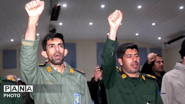 طلاب و بسیجیان شهرستان مارگون در شب پنجم غمِ شهادت امام خامنه‌ای، اقدامات آمریکا را محکوم کردند