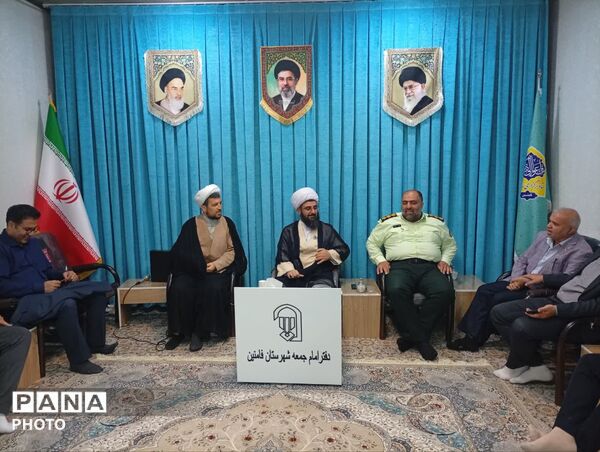 دیدار مسئولان و فعالان فرهنگی فامنین با امام‌جمعه 