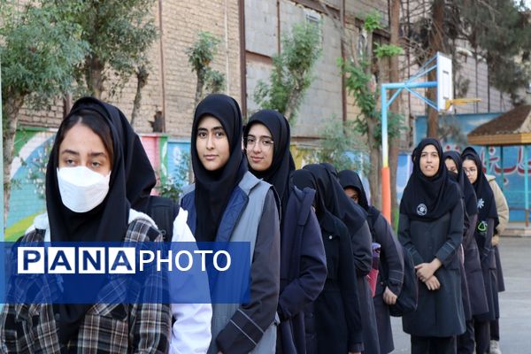 صبحگاه مدرسه شیخ مفید پاکدشت