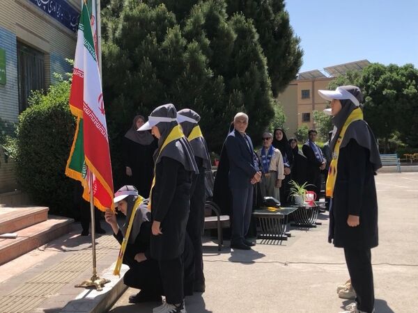 بازدید ارزیاب سازمان دانش‌آموزی کشور از دبیرستان تشکیلاتی المهدی ناحیه ۵ مشهد